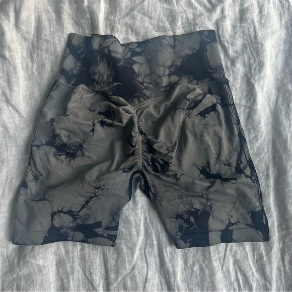 Scrunch booty shorts - Picture 2 of 3